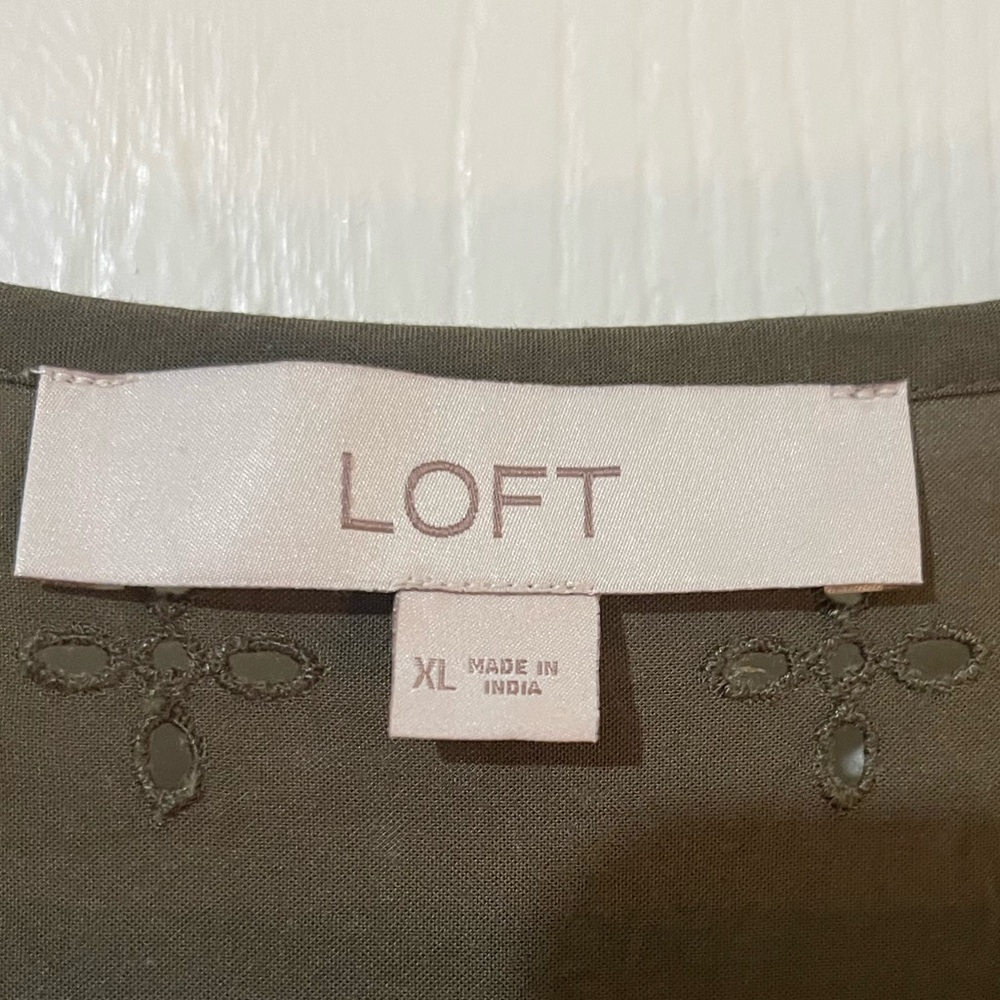 LOFT eyelet sleeveless blouse - Picture 2 of 2